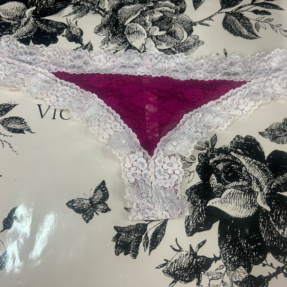 NWOT Victoria’s Secret PINK Low rise Cheekster Panty SIZE M